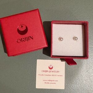 Orijin Pearl Earrings NWT